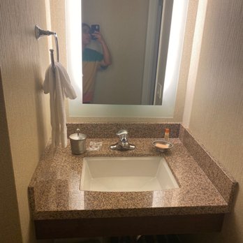 Bahia Resort Hotel - Small area to get ready for the night out but separate from the toilet which is nice. - San Diego, CA