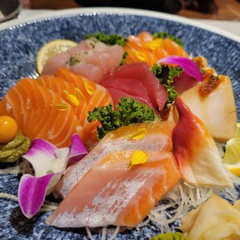 Hamaru Sushi - Japanese Near Me - Toronto, Ontario