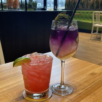 True Food Kitchen - Dragon fruit Margaret and The Monarch - New American Near Me - Hackensack, New Jersey