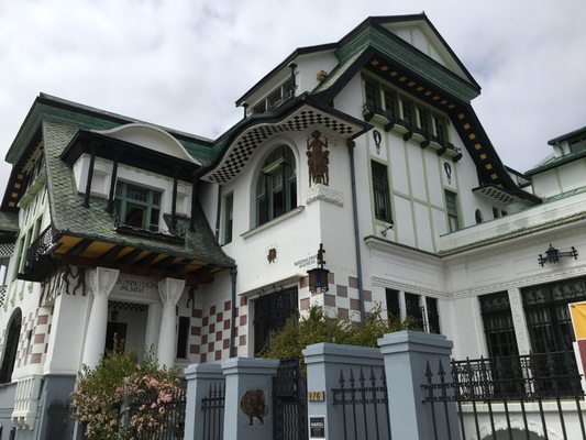 Baburizza Palace by null