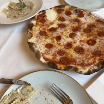 Casa del Tesorero - Pepperoni Pizza (4.3/5 Stars) - Italian Near Me - Seville, SE Casa del Tesorero - Pepperoni Pizza (4.3/5 Stars) - Italian Near Me - Seville, SE