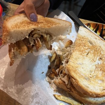 Primanti Bros. Restaurant and Bar - Sandwiches Near Me - Lancaster, Pennsylvania