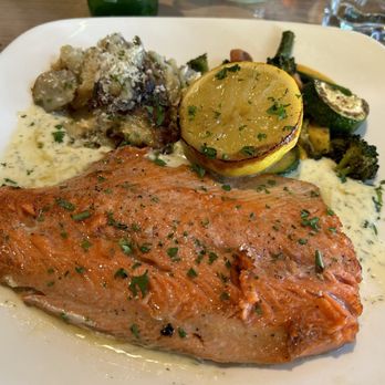 Ocean Crest Restaurant - Grilled salmon with lemon dill sauce, scalloped potatoes, and vegetables - Seafood Near Me - Moclips, Washington Ocean Crest Restaurant - Grilled salmon with lemon dill sauce, scalloped potatoes, and vegetables - Seafood Near Me - Moclips, Washington