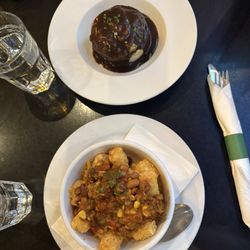 Shepherd's Pie w gravy, loaded tater tots - chili cheese