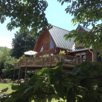 Cedar Post Inn - The back deck, a great place to relax. Enjoy the view, mountains during the day & stars at night. And the local wildlife. - Bed & Breakfast Near Me - Big Island, Virginia Cedar Post Inn - The back deck, a great place to relax. Enjoy the view, mountains during the day & stars at night. And the local wildlife. - Bed & Breakfast Near Me - Big Island, Virginia