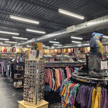Uptown Cheapskate - Men's Clothing Near Me - Jacksonville, Florida