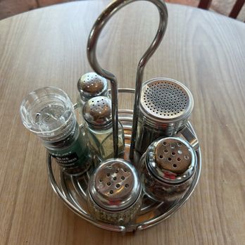 Dino's Pizza - Table Caddy w all essentials - Pizza Near Me - Burbank, California