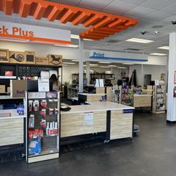 FedEx Office Print & Ship Center - Customer service counter