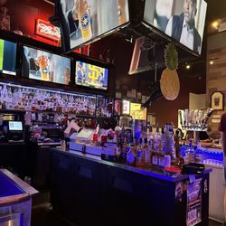 Connolly's Sports Grill - Bar area
