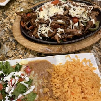 Tres Potrillos - Fajita Quesadilla - Steak - Mexican Near Me - Beachwood, Ohio