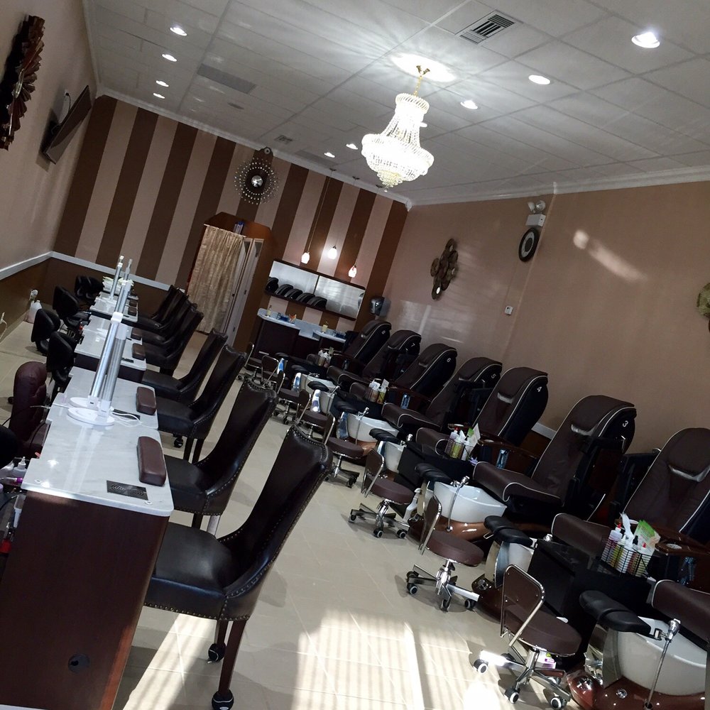 Dreamy Nails Salon - Love the new decor! - Nail Salons Near Me - Roselle, Illinois