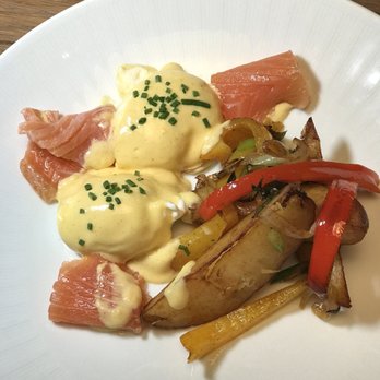 Altesi Downtown - Poached eggs with smoked salmon - Italian Near Me - New York, New York Altesi Downtown - Poached eggs with smoked salmon - Italian Near Me - New York, New York