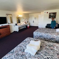 Ocean View Inn - Two queen bedroom, larger than average sized room