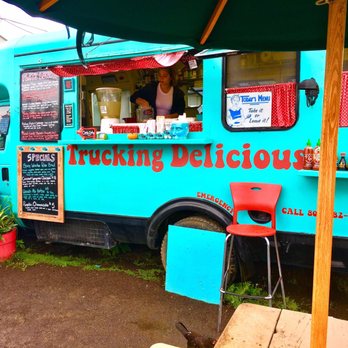 Wake Up Delicious - Cool little truck in a parking lot with a few others - Hawaiian Near Me - Hanalei, Hawaii Wake Up Delicious - Cool little truck in a parking lot with a few others - Hawaiian Near Me - Hanalei, Hawaii