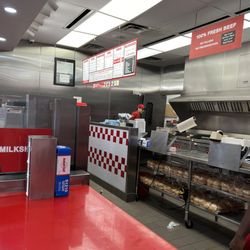 Five Guys - Inside