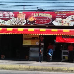 La Fogata Tacos Especialidades y más - Fachada de la Fogata sobre el boulevard norte.