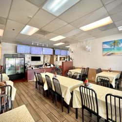 Kawana Ramen And Hawaiian BBQ - Inside