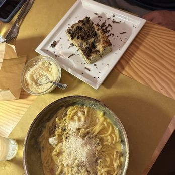 Trattoria degli Umbri - Cabonara and lasagna - Trattorie Near Me - Assisi, PG Trattoria degli Umbri - Cabonara and lasagna - Trattorie Near Me - Assisi, PG