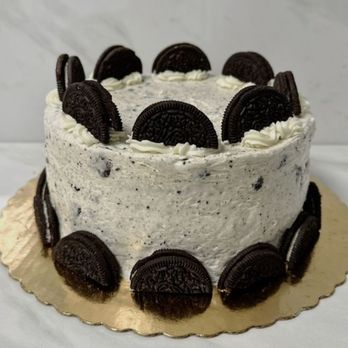Elegance Cafe - Cookies and Cream Cake - Cafes Near Me - Wayne, Pennsylvania
