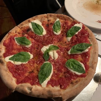 Ollie's Brick Oven Pizza - Margherita - Pizza Near Me - Rosarito, BCN Ollie's Brick Oven Pizza - Margherita - Pizza Near Me - Rosarito, BCN