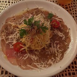 Raphael's - Carpaccio vom Rind mit Trüffelnudeln  I Rucola I Olivenöl I Pfeffe
