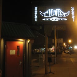 Willies Saloon - exterior