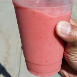 Deez Greenz - Raspberry mango smoothie