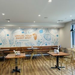 Kurly Kürtősh Café - Cute seating area