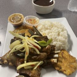 H & R Grill - Best $20.00 Goat Plater ever!