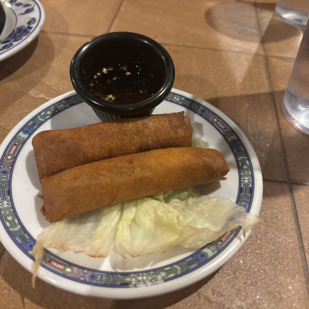 Pho Ngon - Crispy egg rolls (2 pieces) - Vietnamese Near Me - Charlotte, North Carolina Pho Ngon - Crispy egg rolls (2 pieces) - Vietnamese Near Me - Charlotte, North Carolina
