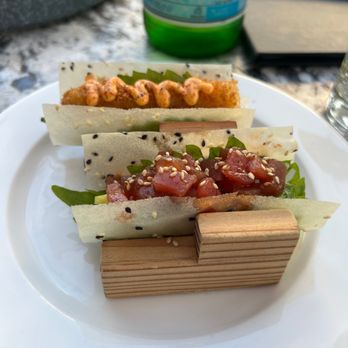 Earls Kitchen + Bar - Sushi tacos ! - Cocktail Bars Near Me - Plano, Texas