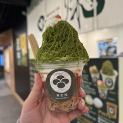 Yi Fang Taiwan Fruit Tea - IG: @no.ni.eats | Strawberry matcha Mont Blanc