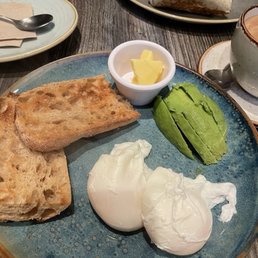 Poached eggs toast & avo