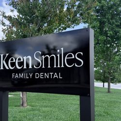 Keen Smiles Family Dental - Street entrance sign