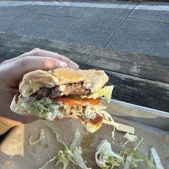 Magnuson Cafe & Brewery - Classic Hamburger - Brewpubs Near Me - Seattle, Washington