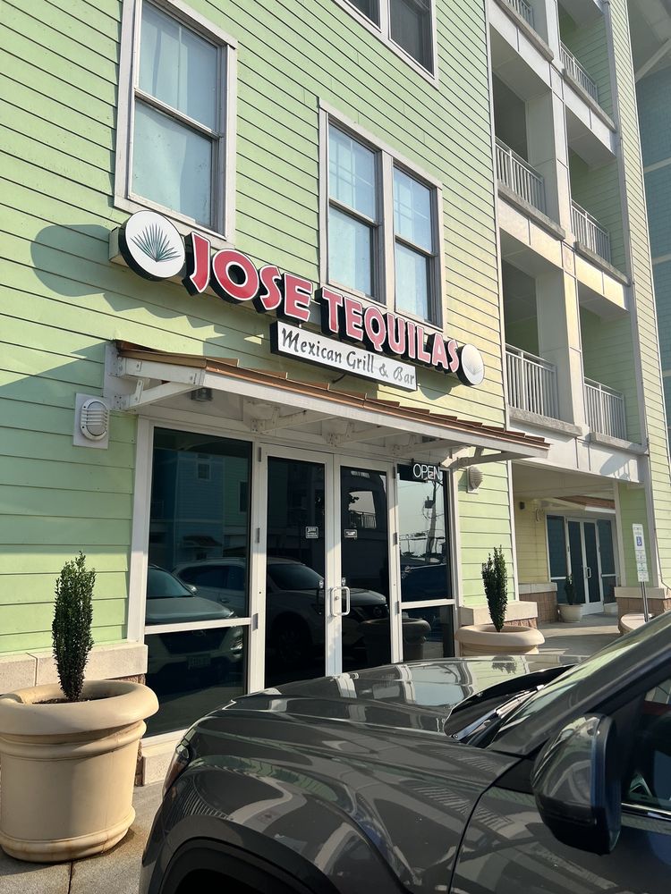 JOSE TEQUILAS MEXICAN GRILL & BAR 3738 Sandpiper Rd, Virginia Beach