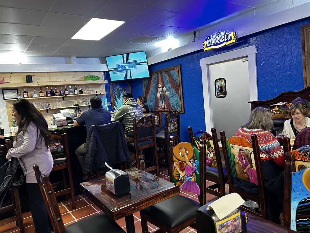 Food from Ole's Guacamoles