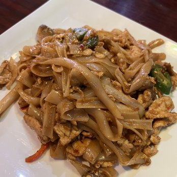 Lemongrass Thai & Sushi - Drunken Noodles with chicken, it was good minus lack of vegetables - Sushi Bars Near Me - Columbus, Georgia Lemongrass Thai & Sushi - Drunken Noodles with chicken, it was good minus lack of vegetables - Sushi Bars Near Me - Columbus, Georgia