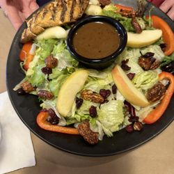 Montana's BBQ & Bar - Apple chicken salad