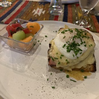 Good Medicine Lodge - Croque madame - Hotels Near Me - Whitefish, Montana