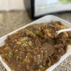 Noodle Gourmet - Sliced Beef with Peas & Egg Over Rice