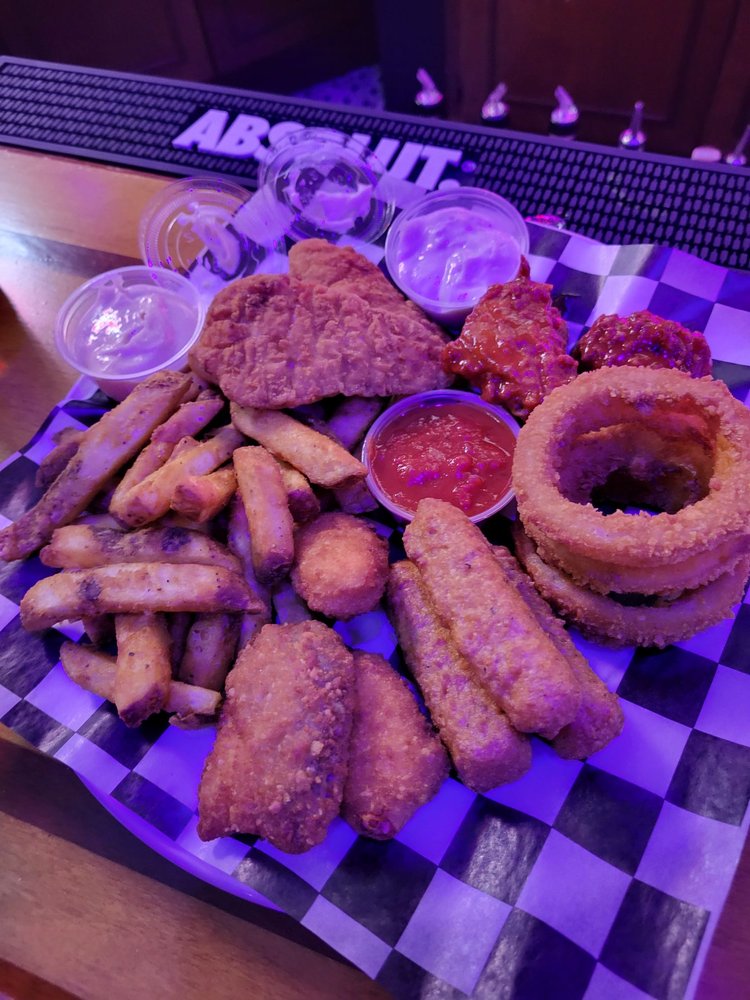 EMPIRE SPORTS BAR Updated September 2024 304 Crescent Blvd