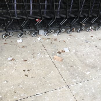 Mariano's - dirty, unkempt entrance. - Grocery Near Me - Westchester, Illinois