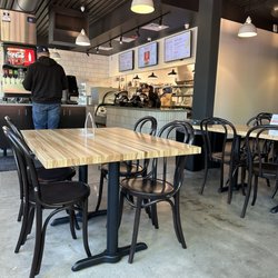 Pauly's Burgers - Dining and order counter