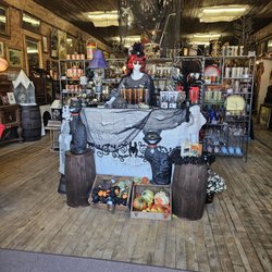 Vevay Vintage Prop & Shop - As you walk in
