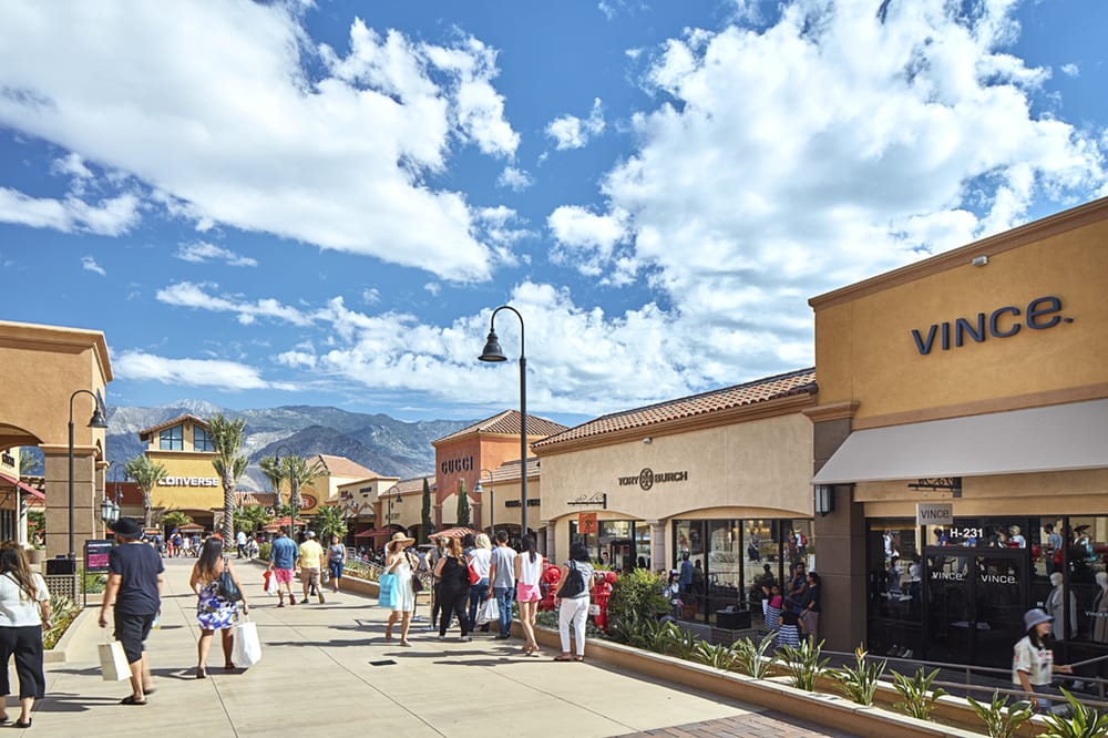 Desert Hills Premium Outlets