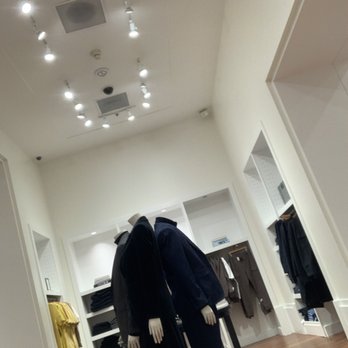 Banana Republic - Inside - Men's Clothing Near Me - Sherman Oaks, California Banana Republic - Inside - Men's Clothing Near Me - Sherman Oaks, California