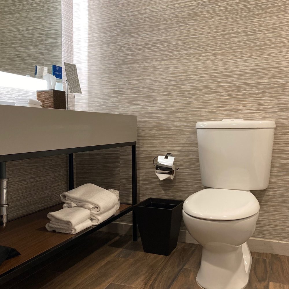 Hilton Pasadena - Bathroom. - Hotels Near Me - Pasadena, California Hilton Pasadena - Bathroom. - Hotels Near Me - Pasadena, California