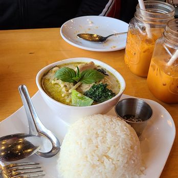 Sisaket Thai Kitchen - Green curry chicken - Thai Near Me - Scarborough, Ontario