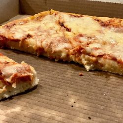 Fishhawk Pizza - Pizza here is typically quite good, but this is not a deep dish pizza.
